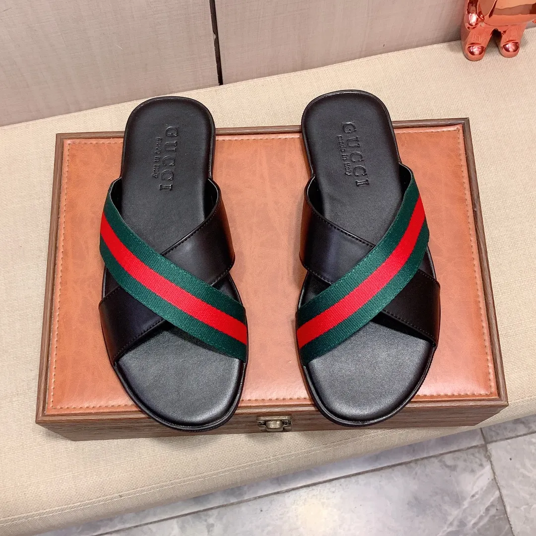 Slippers: New model: Factory price: 240💰💰🎩🎩🔥🔥《 Gucci* 》Series of slippers top purchasing agent🔍🔍Sold at the same time for men, original Italian imported webbing made of selected cowhide, exquisite workmanship,), sole: (super comfortable) original factory special sole, ⚠️exclusive double-layer movable molded sole super comfortable⚠️, real shot🎬the real thing is more beautiful🔍🔍266 regular code 38-44, can be ordered 45.
